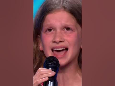 فتاة صغيرة تُبهر الحكام بصوتها