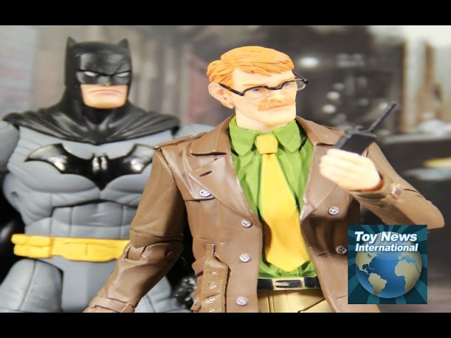 DC Collectibles Designer Series Greg Capullo Commissioner Gordon