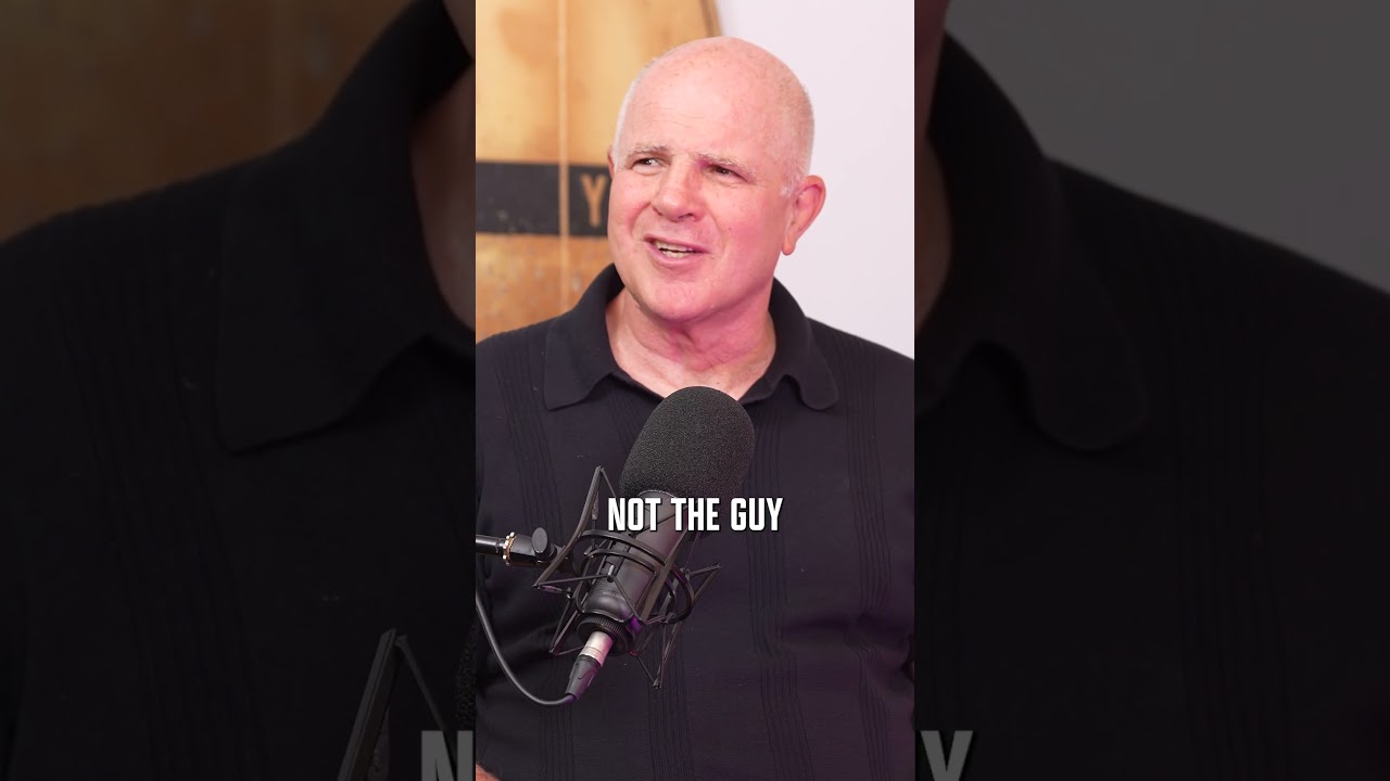 Неразбериха вокруг австралийского игрока, выполняющего удар по мячу на Супербоуле 🤣