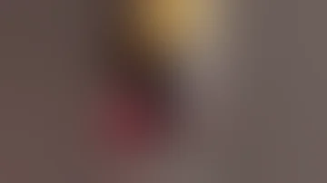 ديوث يصور امه 