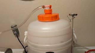 Closed system transfer carboy with spigot to keg