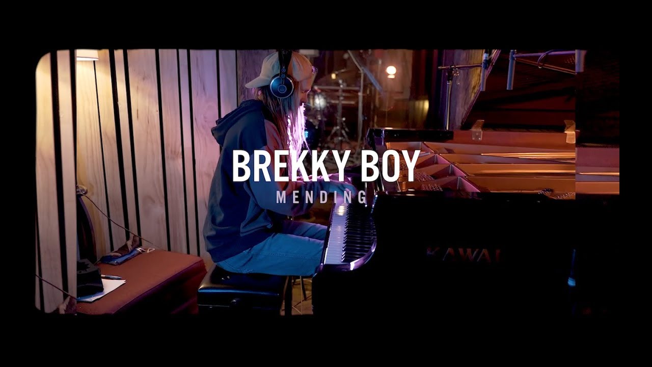 Obejrzyj Brekky Boy | Mending w YouTube Obejrzyj Brekky Boy | Mending w YouTube