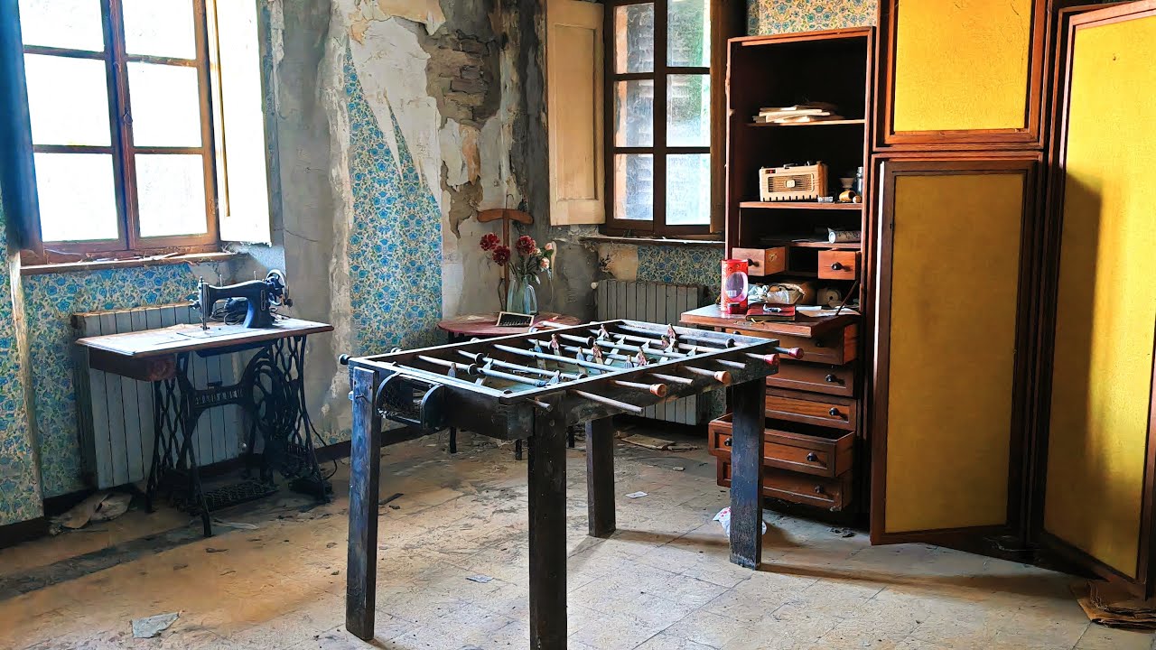 IN QUESTA CASA TUTTE LE STANZE SONO ANCORA ARREDATE