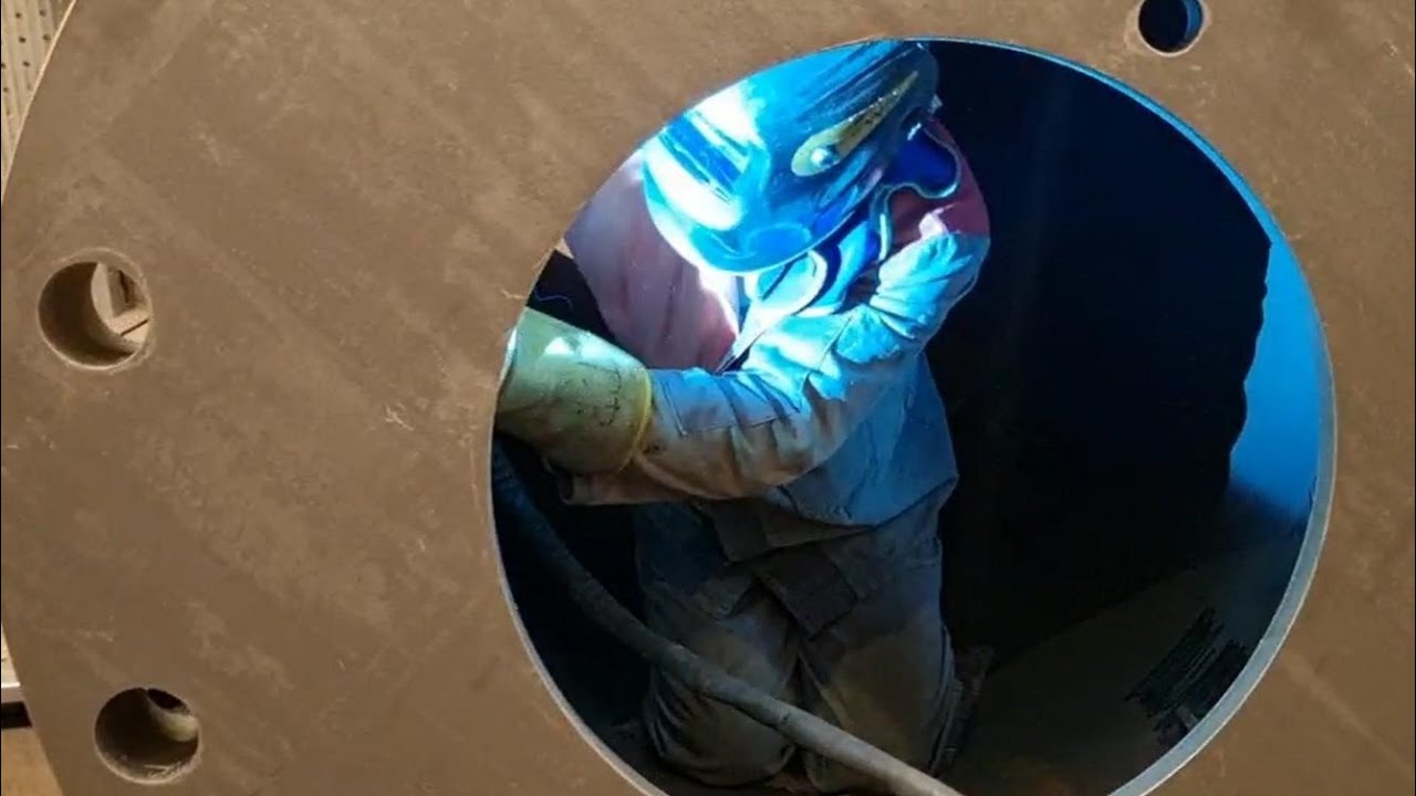 Tam, kde sa vyrába odmínovač Božena 5 a nakladač Locust