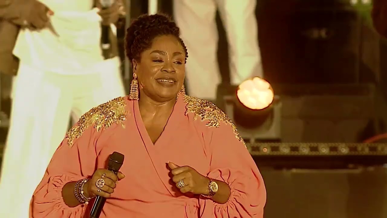 Watch Sinach sweep everyone off their feet with her amazing voice at The Experience 20