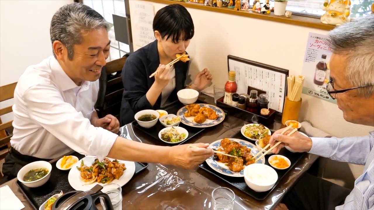 Sorry No More Room! How 71yr Old Mom PACKS Her 36-Seat Shop Daily for 38 Years