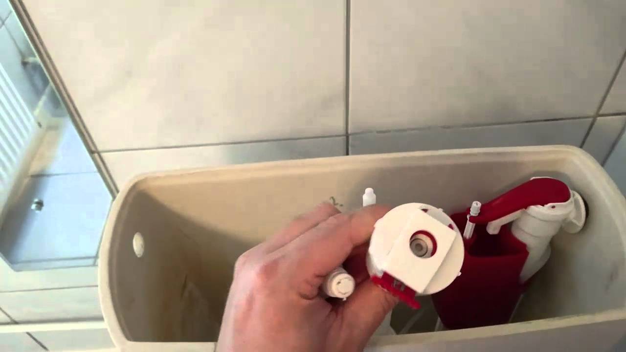 Tutoriel Toilettes: Comment Réparer un Porte Papier Toilette Mal Fixé ?