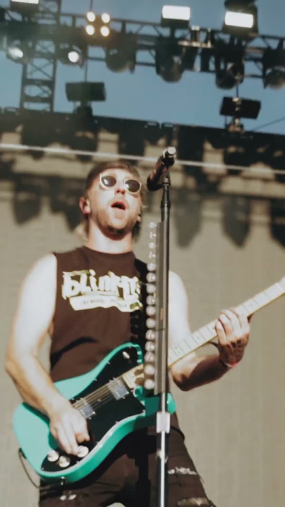 “FAKE AS HELL” live at @whenwewereyoungfest with @ALLtimeLOW