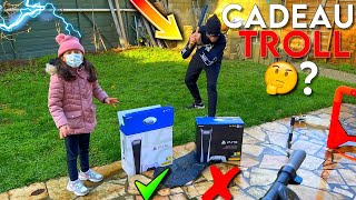 NE CHOISIS PAS LE CADEAU TROLL ! (PS5,iPhone,...) 😂😱