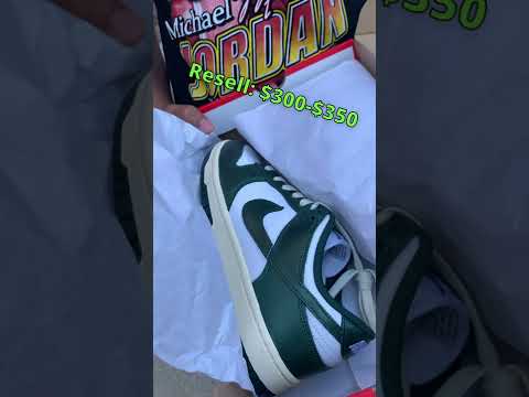 Getting $300 Vintage Nike Dunks in Front of the Nike Store... he BLESSED! (sneaker meetups deals)