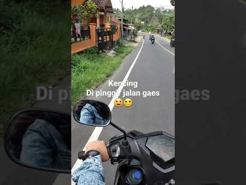 kencing di pinggir jalan gaes😀🙂😃