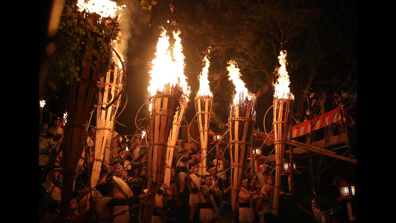 3年ぶり炎の乱舞 「鞍馬の火祭」開催 - YouTube