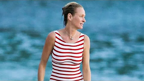 45-Year-Old Uma Thurman Flaunts Her Slim Figure in...