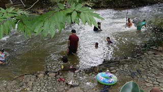 Mandi Sungai With My Family