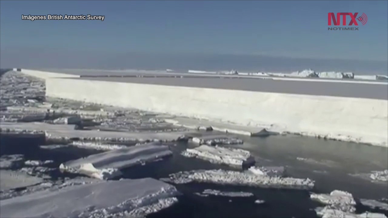 Se desprende un bloque gigante de hielo en la Antártida - YouTube