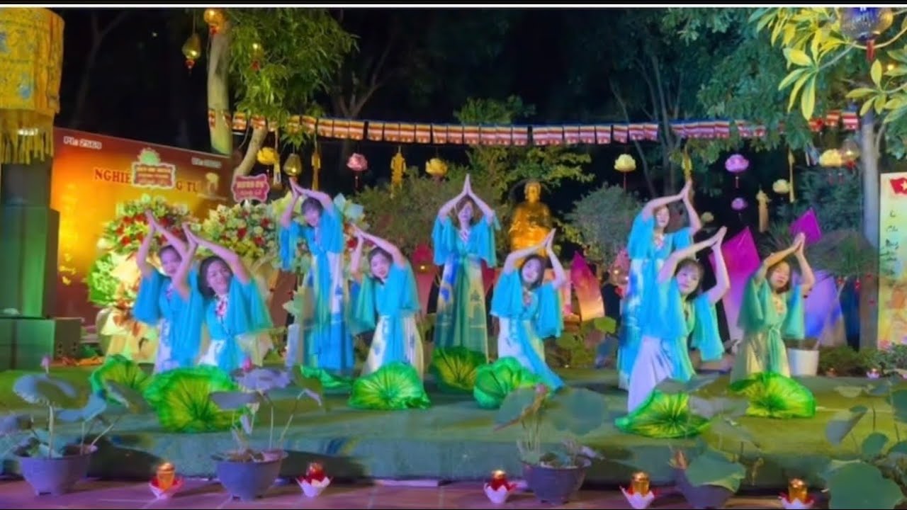 Hoa Tâm Dâng Phật CLB Ánh Trăng Phú Lộc 