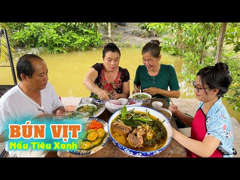 Video Lần đầu ăn bún vịt nấu tiêu ngon quá xá | Cuộc Sống... - youtube