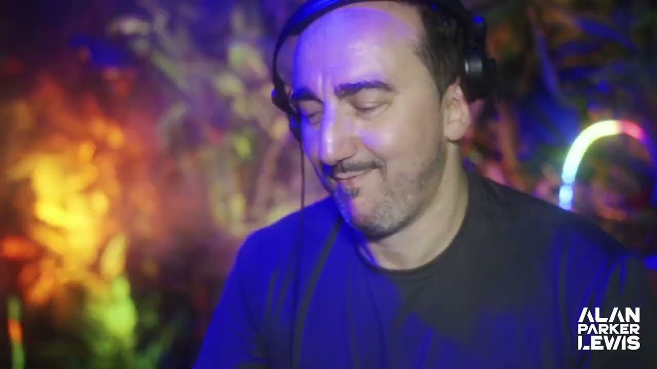 Alan Parker Lewis - DJ set Tropical Show & Afro Latin House ! (Cracheurs de feu et Percussionniste)