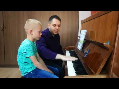 Videó: Hogyan Tanítsuk Meg A Gyereket Zongorázni