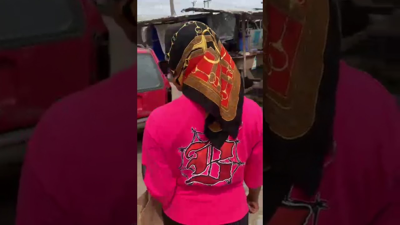 I dress like a pregnant woman today to see people reaction towards me and this happened 😭