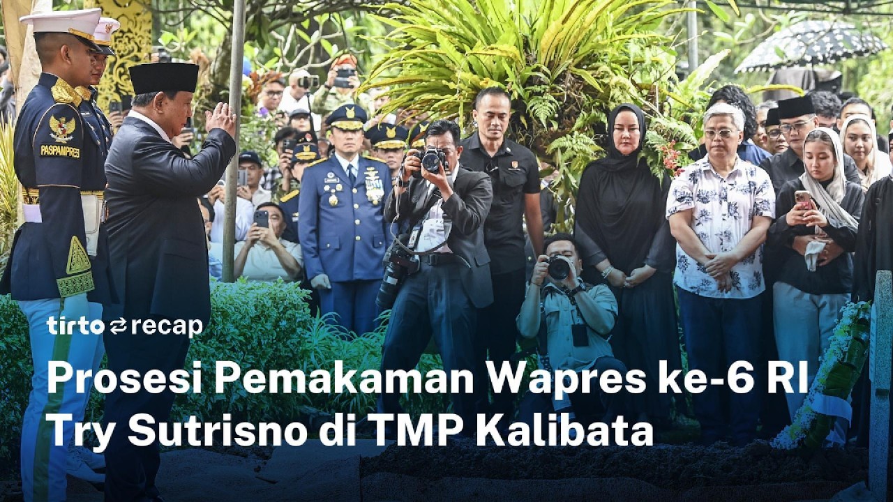 Prabowo Pimpin Pemakaman Try Sutrisno di TMP Kalibata