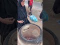 ام حيدر تخبز بي تنور الطين رغم ارتفاع درجات الحرارة في مدينة الجبايش السلام على الحسين كربلاء ام حيدر تخبز بي تنور الطين رغم ارتفاع درجات الحرارة في مدينة الجبايش السلام على الحسين كربلاء