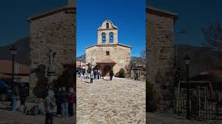 La Hiruela, Comunidad Autónoma de Madrid. Plaza central e iglesia.