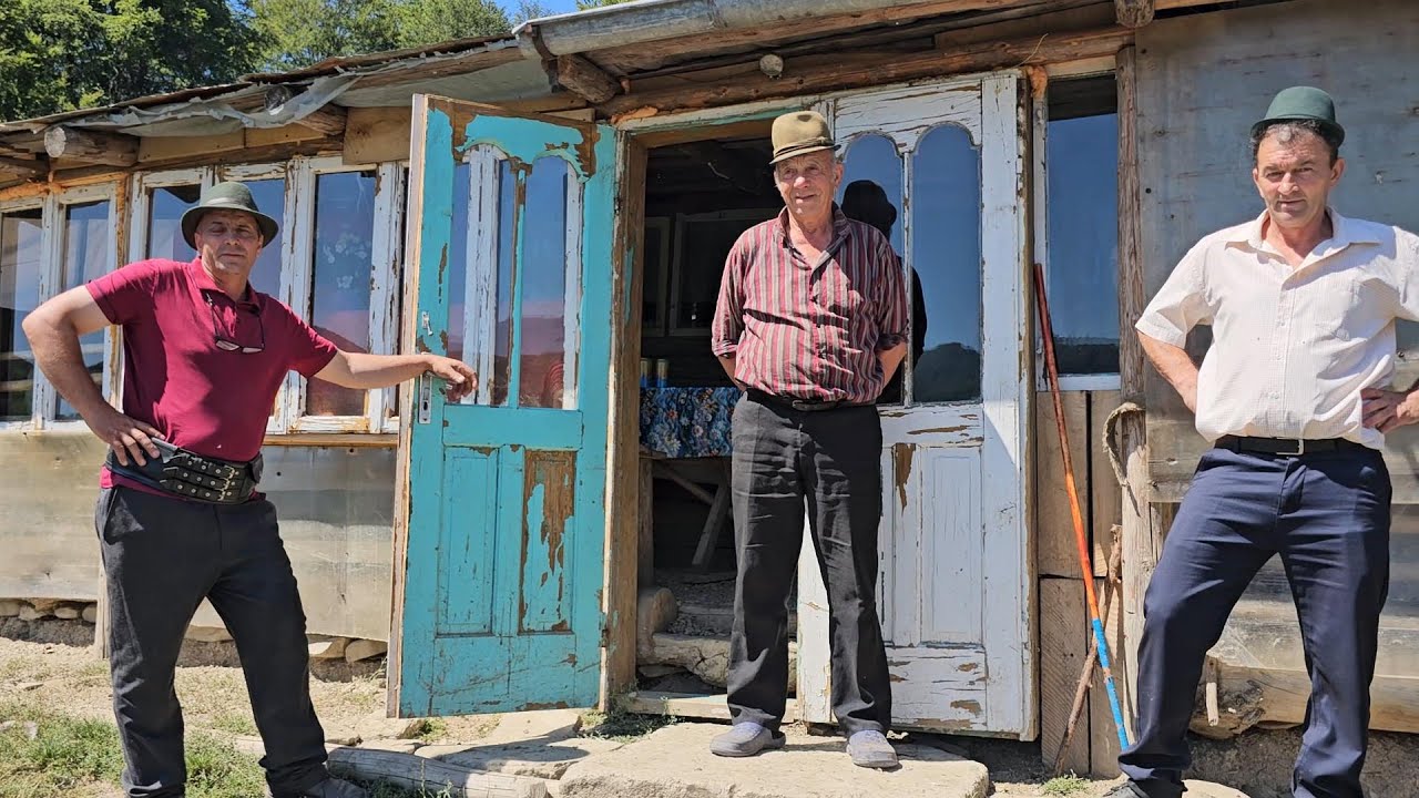 AM AJUNS LA STÂNA LUI STELICA ȘI NEA NELU BUNGHEZ,O FAMILIE DE OAMENI GOSPODARI,LA SIRIU.