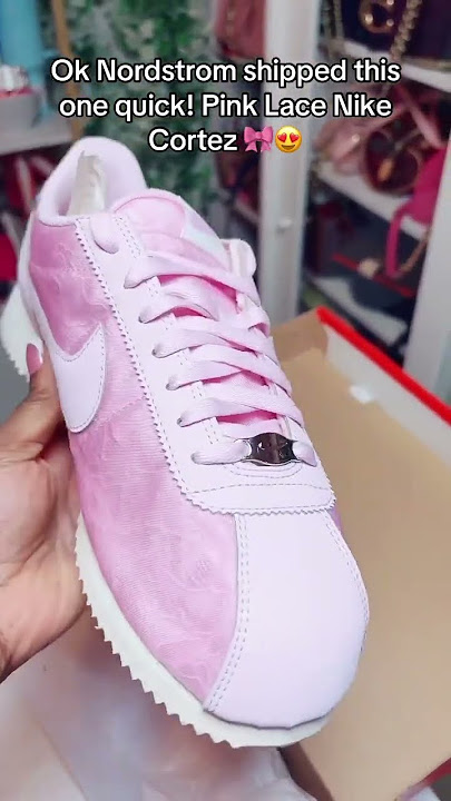 Cute #nike #pink #sneakers https://liketk.it/5bJXL?product=f409d7d9-1ee5-11f0-a2c5-0242ac110026