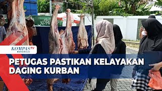 Petugas Pastikan Kelayakan Daging Kurban