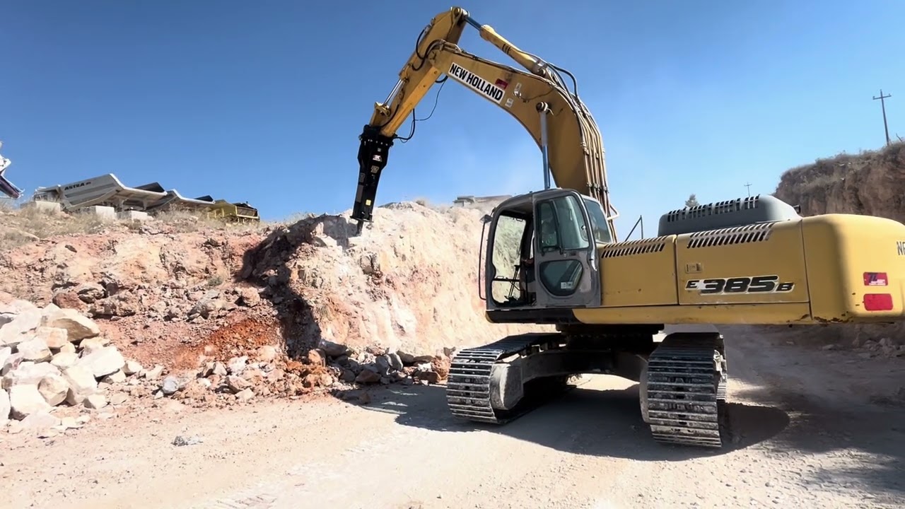 hydraulik breaker Demoltech DTB 300 on New Holland 385