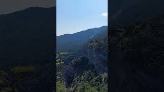 Начало Ставрикайской тропы у скалы Ставри-Кая на вершину Ай-Петри, - одна из высоких вершин Крыма.