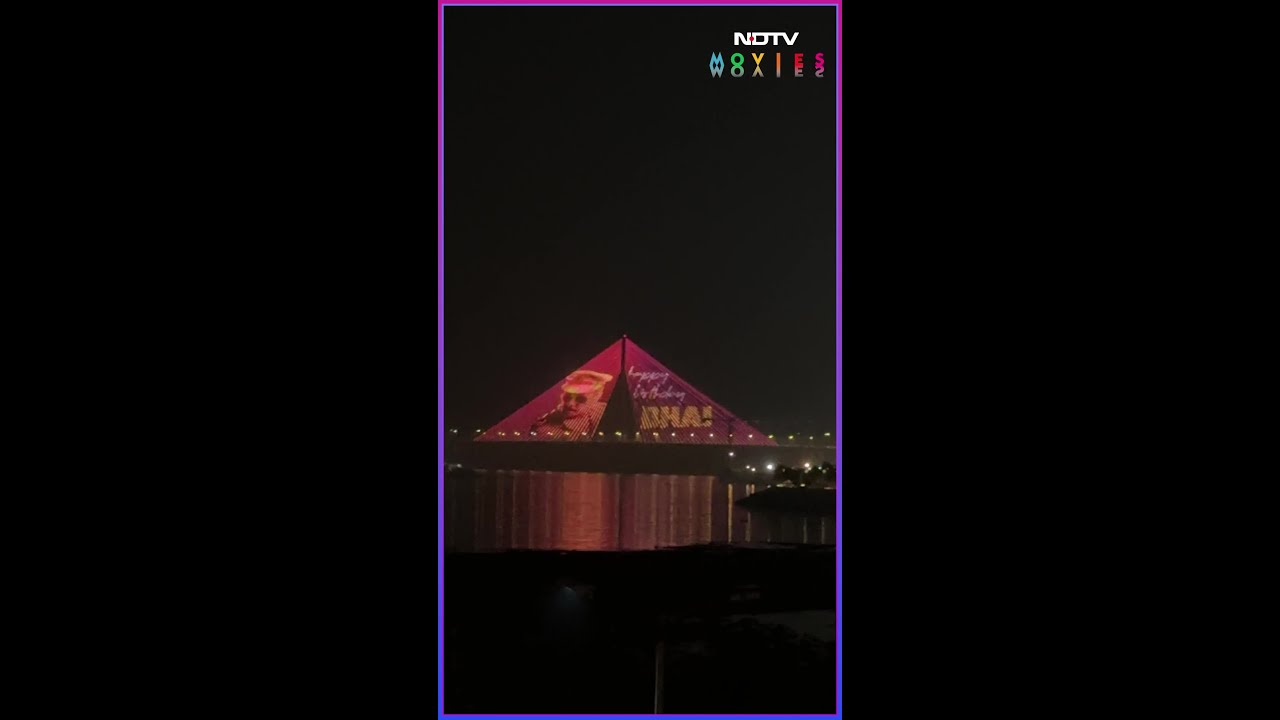 Bandra Sea Link Lights Up with Birthday Wishes for Salman Khan