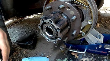 Rear Full-floating D60 Hub Seal Replacement