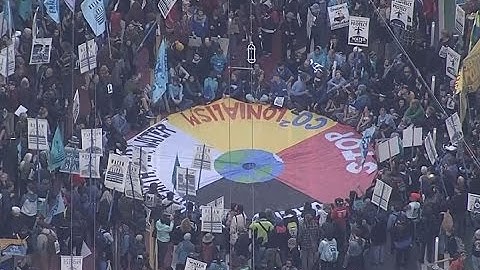 PIPELINE PROTEST: Dakota Access Pipeline Protesters Block Market Street