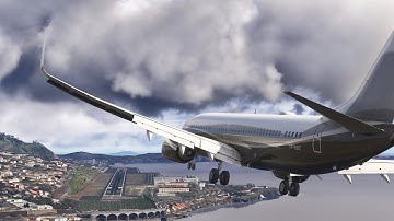 Real 737 Pilot flies the PMDG 737 into Madeira | Microsoft Flight Simulator 2024