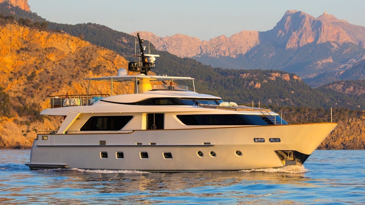 M/Y MAGNUM | 27.6m Sanlorenzo SD92 semi-displacement yacht for sale, long distance cruising - Tour
