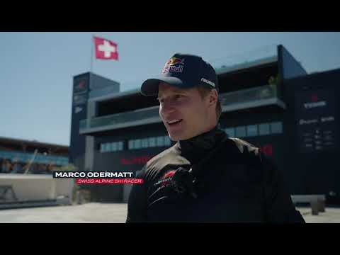 Marco Odermatt, campeón de la Copa del Mundo de esquí, navegó en el AC75 del Alinghi Red Bull Racing