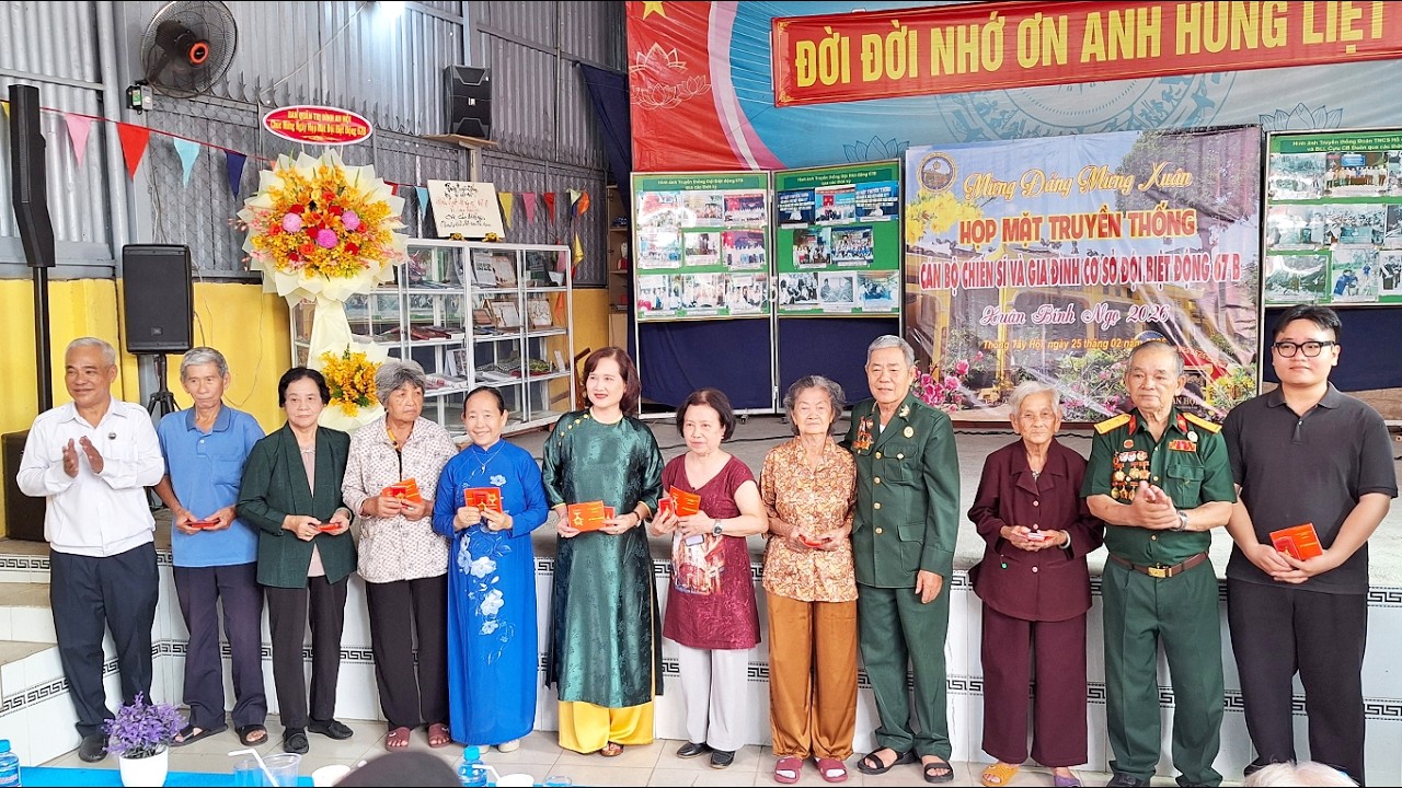 TRAO KỶ NIỆM CHƯƠNG CHO CÁC CHIẾN SĨ & GIA ĐÌNH LIỆT SĨ BIỆT ĐỘNG 67B