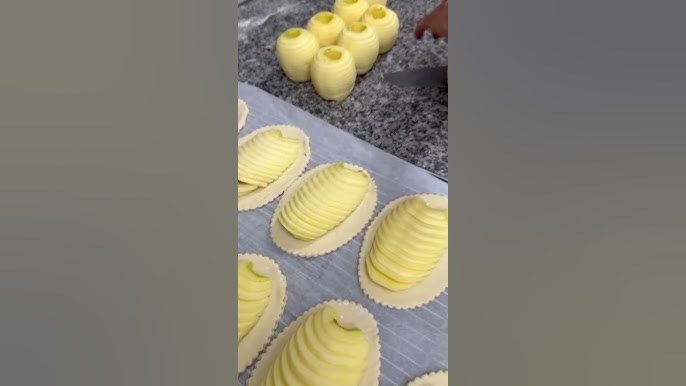 Vannadagi yalangoch ayol fotosurati