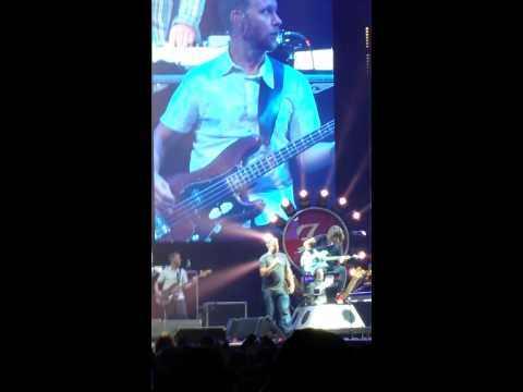 Foo Fighters singing Edmontonian Brian