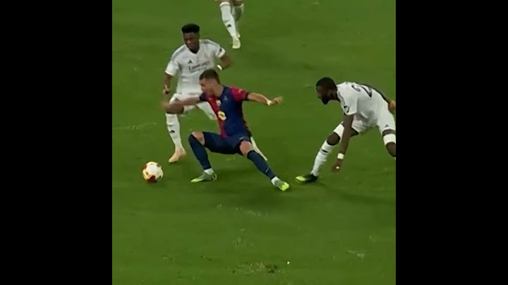 أخطاء تحكيمية كثيرة في مباراة الكلاسيكو برشلونة وريال مدريد Many refereeing errors in El Clásico