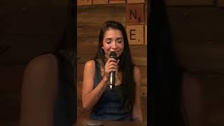 Video thumbnail of "CORAZON VACÍO (Acústico en vivo) Maria Becerra 🥰"