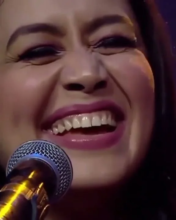 Neha Kakkar | Mere to sare sawere bahon mein tere #Nehakakkar