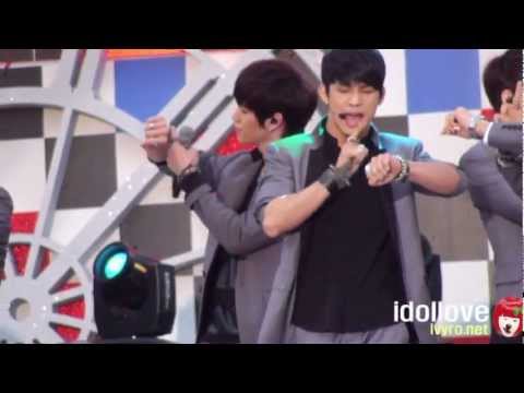 [직캠] BTOB(육성재) - 121013 쇼음악중심 ♪ 사랑밖에 난 몰라