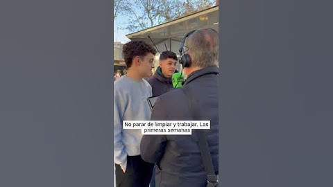 Carlos Alsina habla con dos voluntarios de la DANA: "Queda mucho por hacer"
