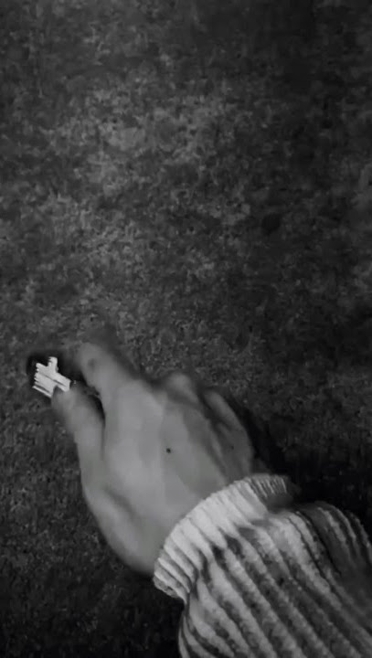 Corpse showing his knife flipping skills!
