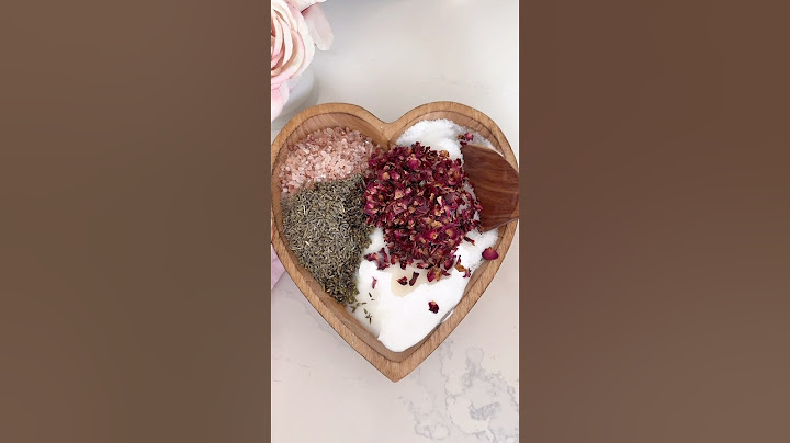 DIY bath salt🛁🧂#diy #bath #asmr #satisfying #hack #selfcare #thatgirl #aesthetic #shorts #diyideas