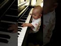 天才赤ちゃん ピアノ演奏