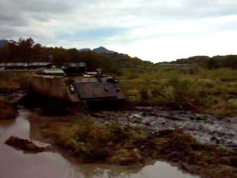 M113 JOGA LAMA NO CAMERA. throwing water on another military. panzer apc